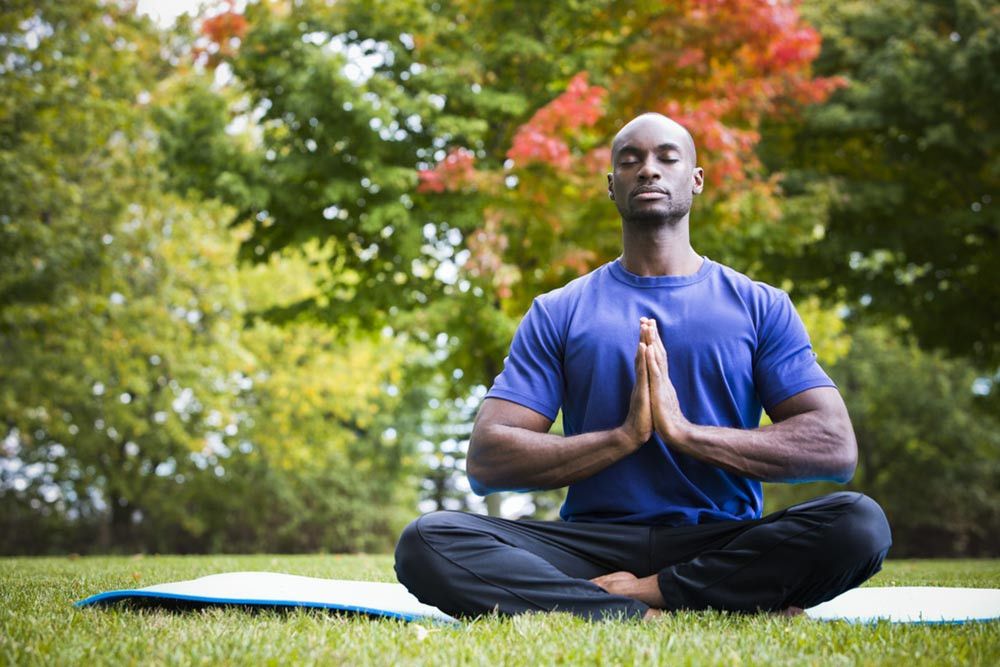 9 Alasan Pria Perlu Mencoba Yoga