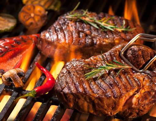 Bahaya Banyak Makan Daging Bakar Saat Tahun Baru