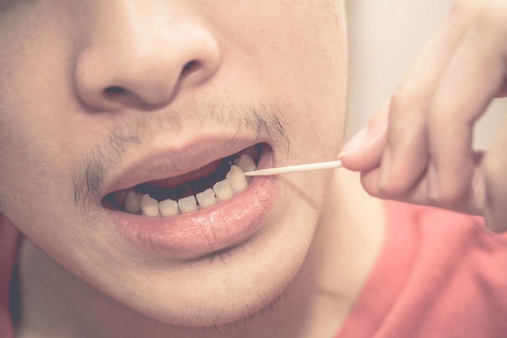 Benarkah Tusuk Gigi Dapat Menularkan Gejala HIV?