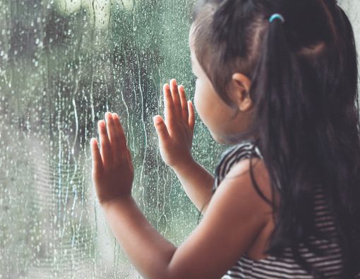 Dampak Jika Anak Dilarang Main di Luar Ruangan