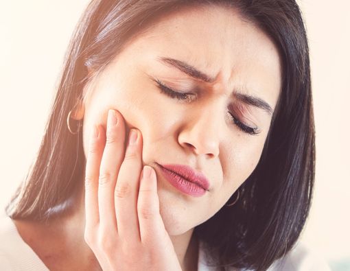 Benarkah Gigi Ngilu Tanda Berlubang?