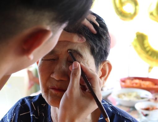 Tips Make Up untuk Lansia Agar Penampilan Tetap Menawan