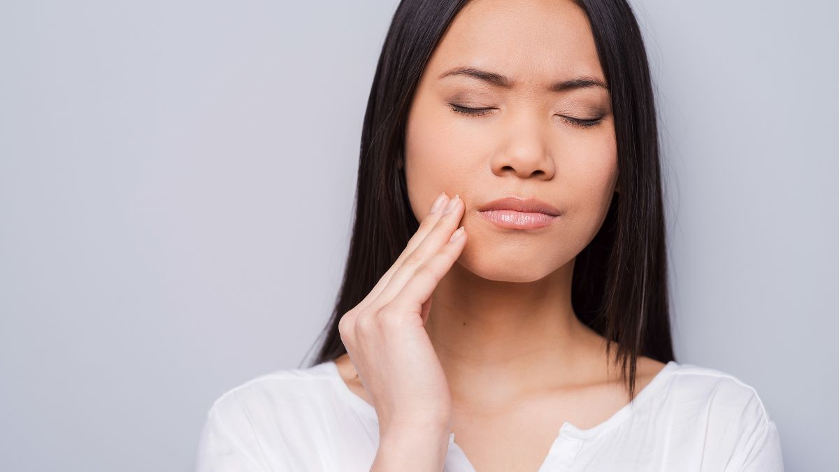 Penyebab Gigi Sakit Saat Bersentuhan