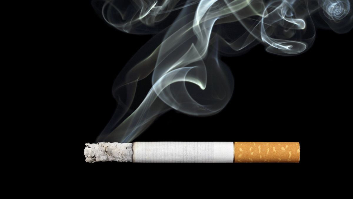 Alasan Kenapa Merokok Harus di Luar Ruangan