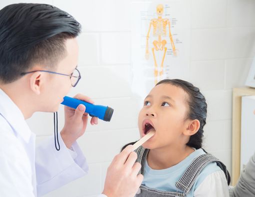 Kenali Kapan Anak Perlu Operasi Amandel?