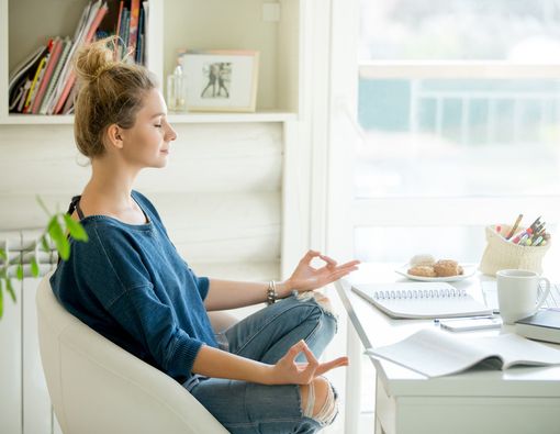 7 Cara Sehat untuk Menenangkan Diri dari Stres