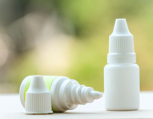 Manakah Obat Mata yang Lebih Efektif, Salep atau Tetes Mata?