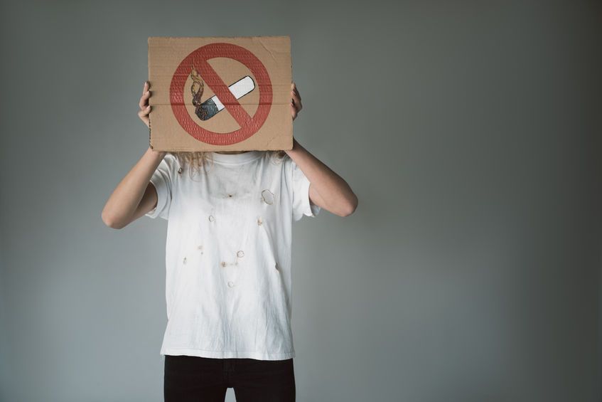 Tak Ingin Anak Alami Kanker Paru, Jangan Merokok di Depan Anak!