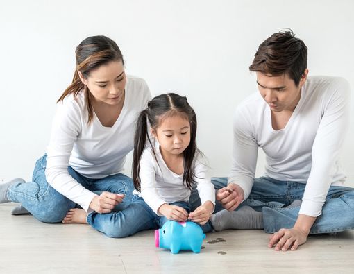 Menanamkan Kebiasaan Menabung pada si Kecil