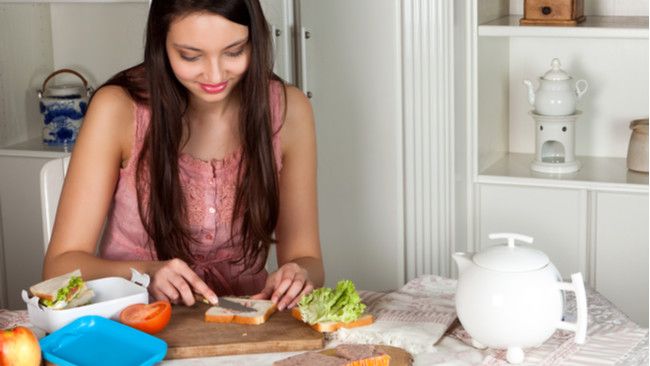 8 Tips Aman Menyiapkan Bekal Makan Sekolah Anak