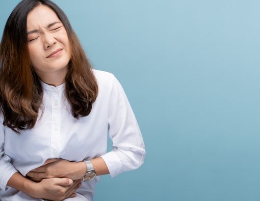 Sering Sakit Perut? Mungkin Bukan Masalah Pencernaan, tapi Stres!