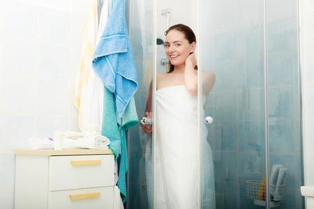 Kesalahan Saat Mandi yang Membuat Kulit Rusak