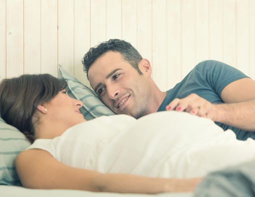 Orgasme saat Hamil, Berbahaya atau Justru Bermanfaat?