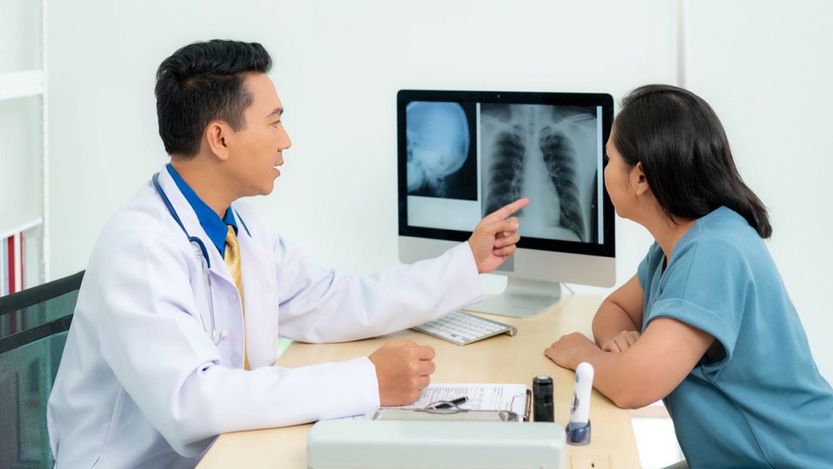 Jangan Keliru, Ini Penyakit yang Ditangani Dokter Penyakit Dalam -  KlikDokter