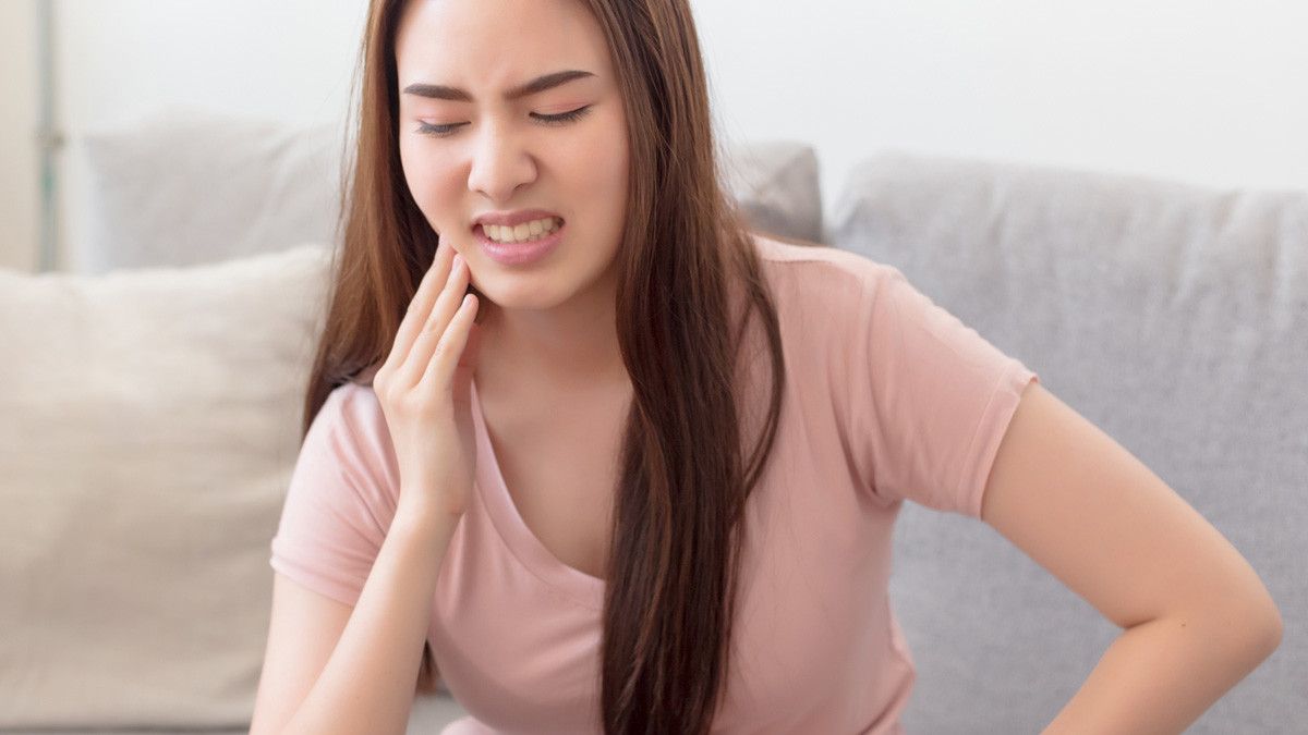 3 Hal yang Bisa Memperburuk Kondisi Gigi Sensitif