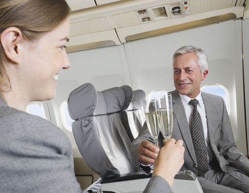 Tips Nyaman Saat Bepergian dengan Naik Pesawat