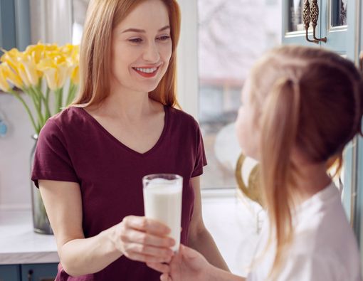 Tips Memilih Susu UHT yang Aman untuk Anak