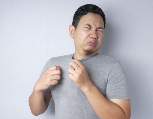 Mengapa Konsumsi Antibiotik Bikin Bau Badan Menyengat?