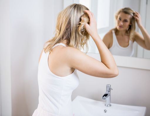 Ini Dia Penyebab Rambut Rontok setelah Melahirkan