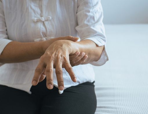 Penderita Bipolar Lebih Berisiko Terkena Penyakit Parkinson