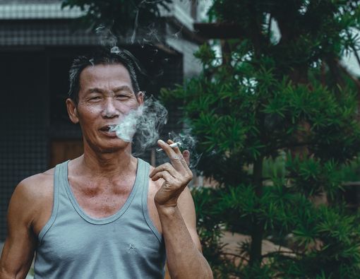 Ini Akibatnya kalau Nonton Debat Capres Sambil Merokok