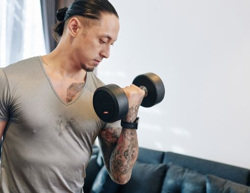 Hubungan Pria Bugar Berotot dan Seks yang Nikmat