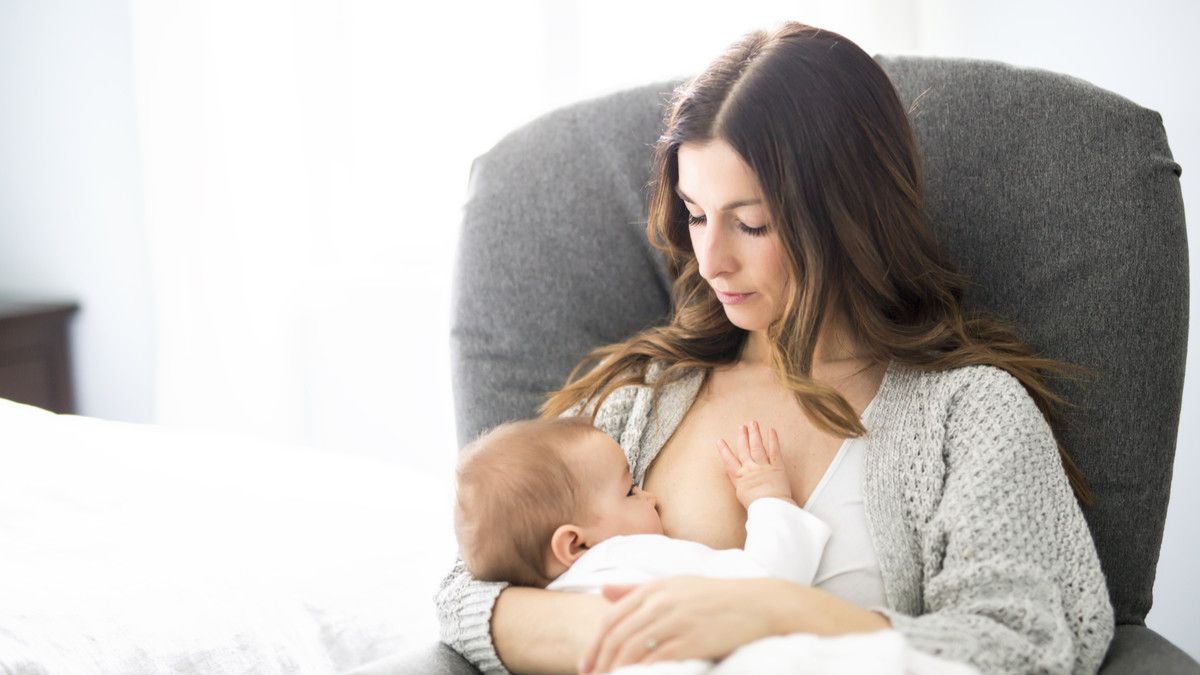 Benarkah Ukuran Payudara Bisa Memengaruhi Jumlah Produksi ASI?