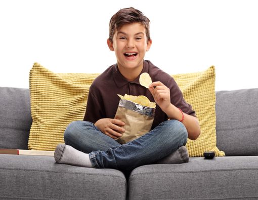 Sering Konsumsi Jajanan Micin Picu Stroke pada Anak?