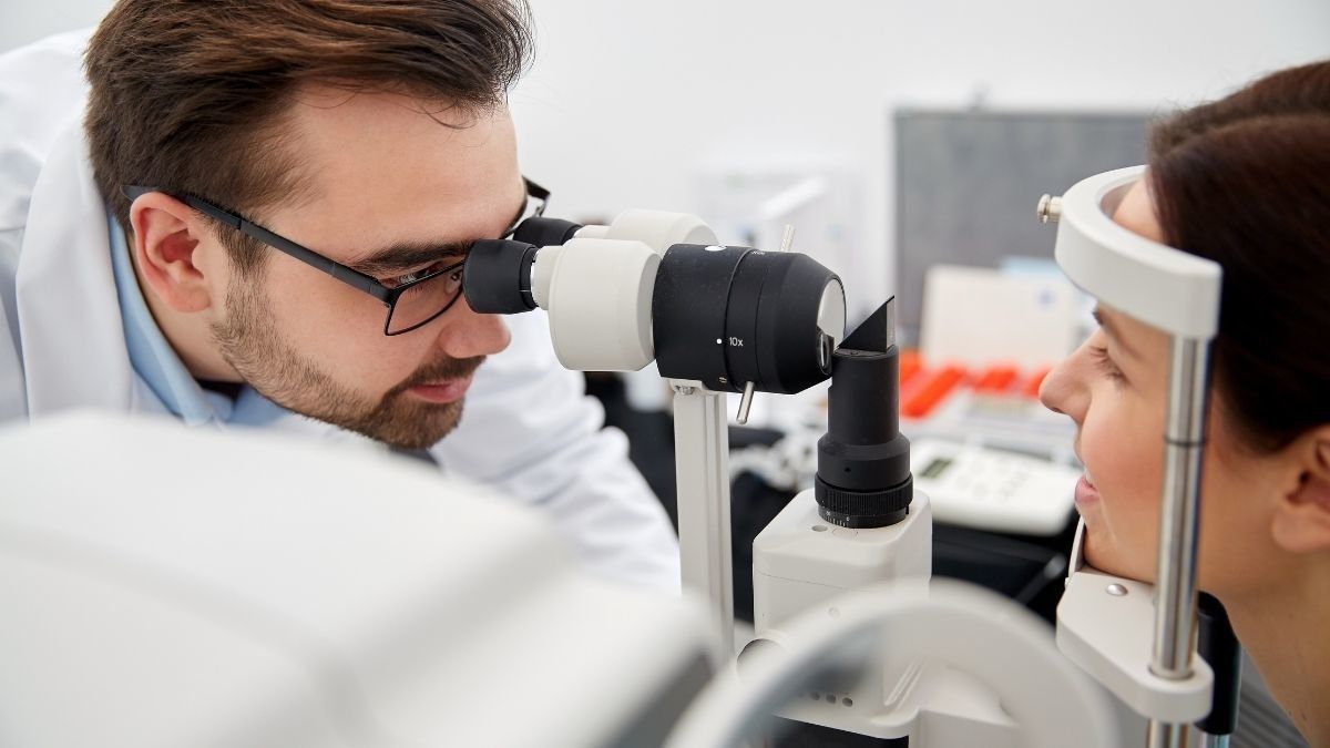 Pemeriksaan Tonometri untuk Mengecek Tekanan Bola Mata