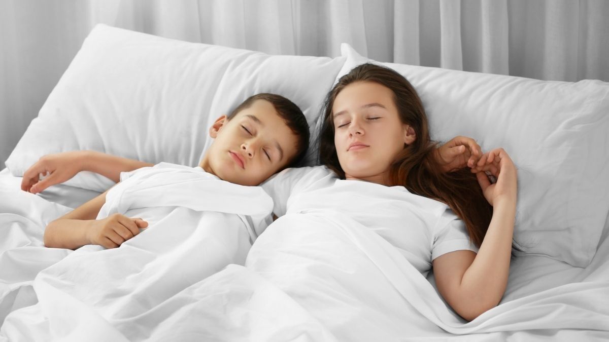 Dampak Buruk yang Bisa Terjadi Akibat Kakak Adik Tidur Sekamar
