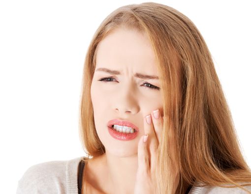 Risiko Gigi Sensitif Akibat Memutihkan Gigi