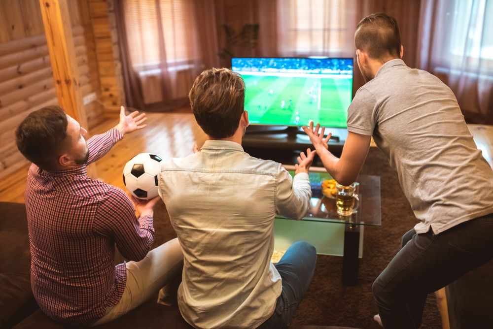 Hobi Begadang Nonton Piala Dunia Bikin Gampang Sakit?