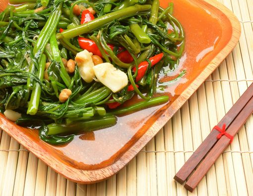 Benarkah Makan Kangkung Saat Sahur Bikin Ngantuk?