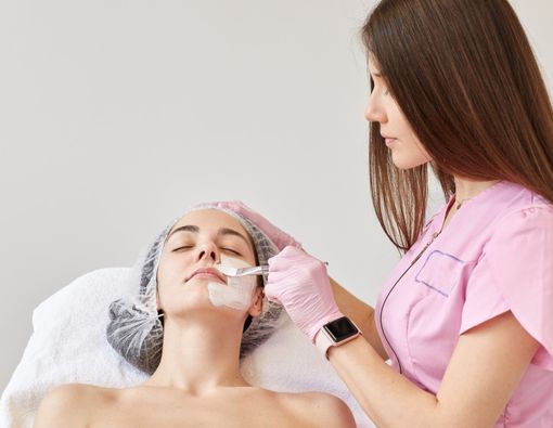 Agar Tak Sia-Sia, Ini Cara Pakai Masker Wajah yang Benar