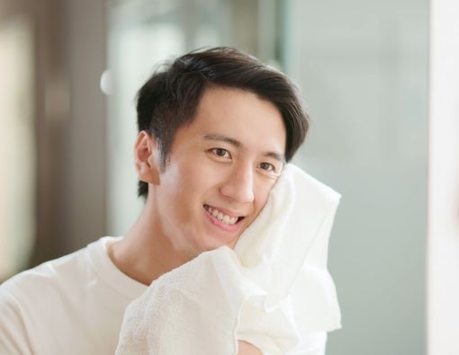 15 Rekomendasi Sabun Muka Pria agar Bebas dari Jerawat dan Minyak