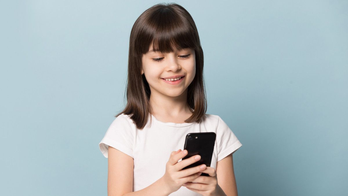 Usia Berapa Anak Boleh Punya Ponsel Sendiri?