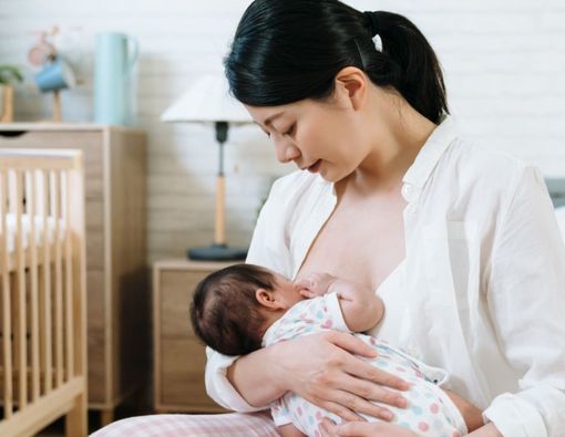 6 Efek Samping Menyusui Saat Hamil, Apa Bahayanya?