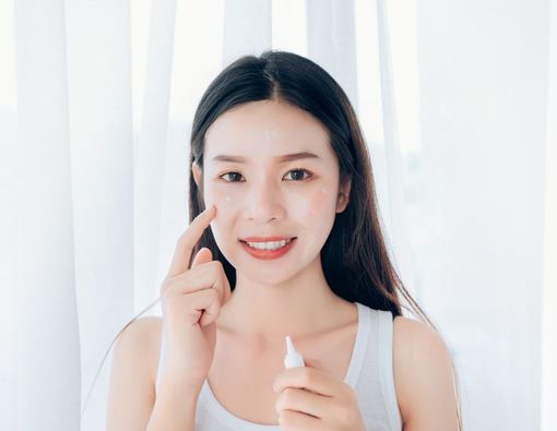 8 Kandungan Skincare yang Ampuh Hilangkan Bruntusan