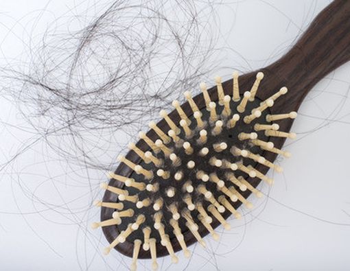 Penyebab dan Solusi Rambut Rontok Setelah Melahirkan