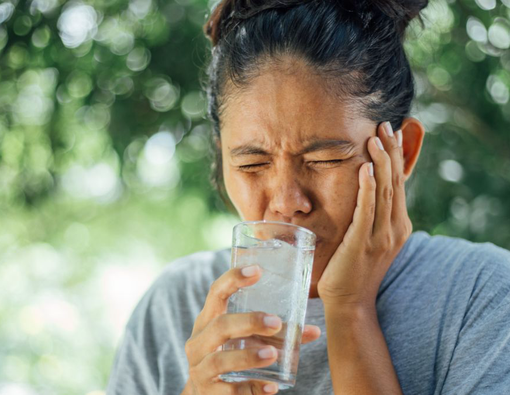 Cara Memilih dan Menggunakan Pasta Gigi Khusus Gigi Sensitif