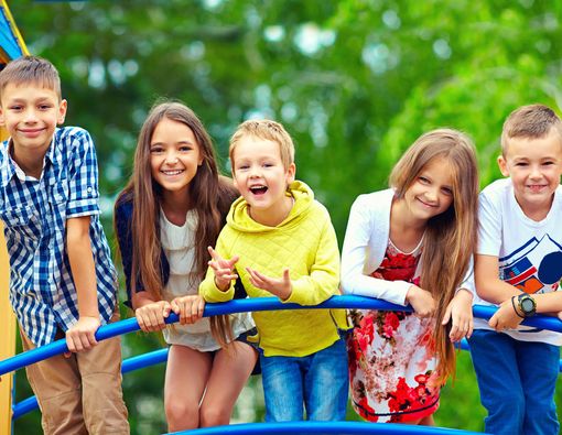 10 Negara yang Memiliki Anak Paling Bahagia di Dunia