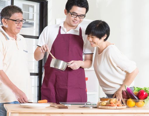 Ini Alasan Mengapa Menantu Laki-Laki Jadi Kesayangan Mertua