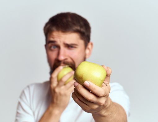 Alasan Mantan Perokok Perlu Makan Apel dan Tomat