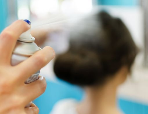 Ibu Hamil Dilarang Pakai Hairspray, Ini Bahayanya!