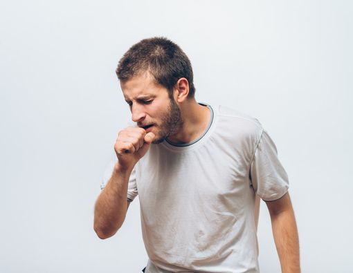 Kenali Perbedaan Batuk Akibat Kanker Paru dan Batuk Biasa