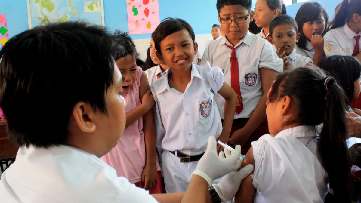 Atasi Demam pada Anak Usai Imunisasi