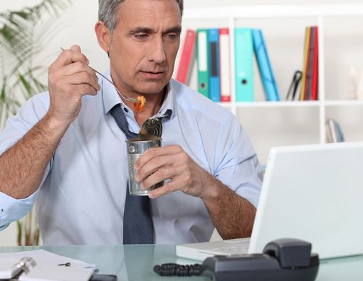 Sering Konsumsi Makanan Berpengawet? Ini Bahayanya