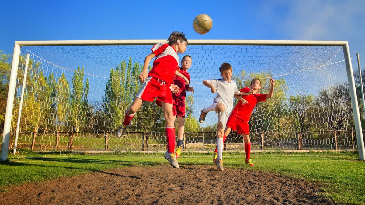 Unik, Menyundul Bola Dilarang untuk Remaja di Skotlandia, Mengapa?