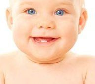 7 Tanda Si Kecil Mulai Tumbuh Gigi