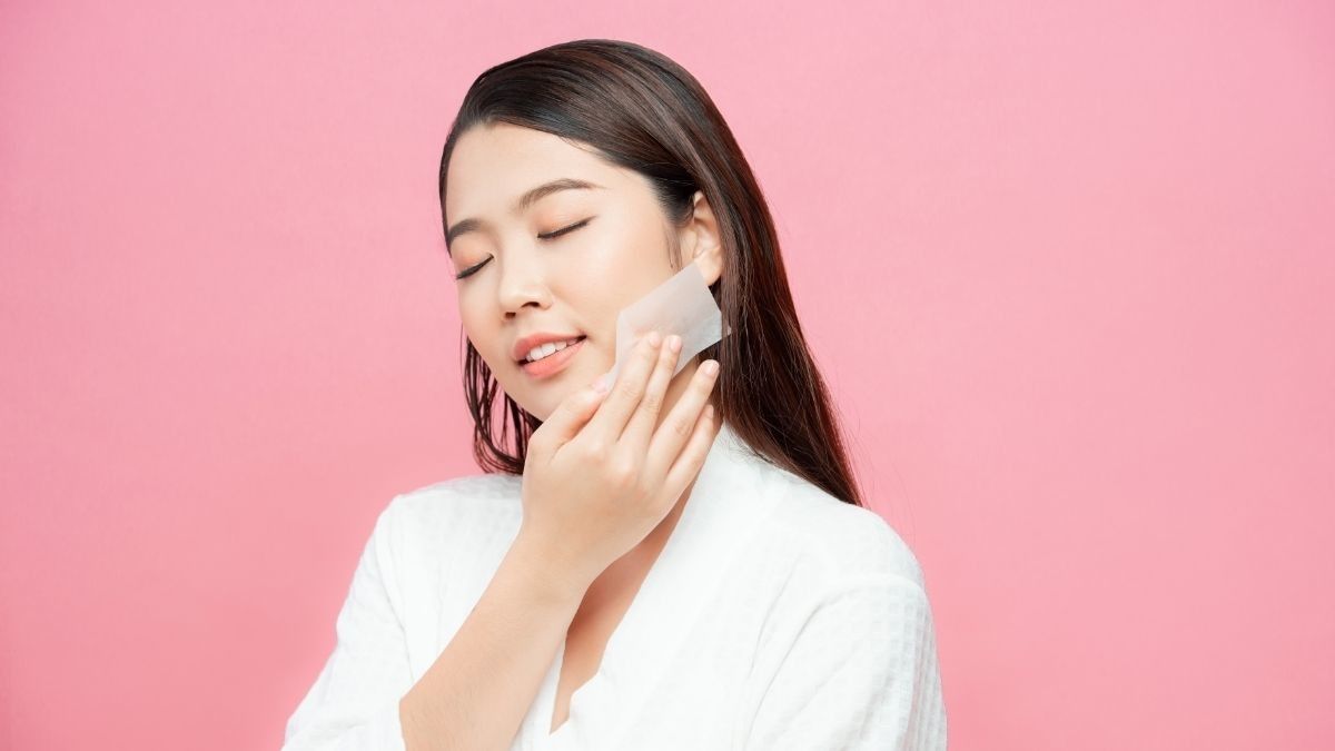 Kertas Penyerap Minyak Wajah, Apakah Efektif Menurut Medis?